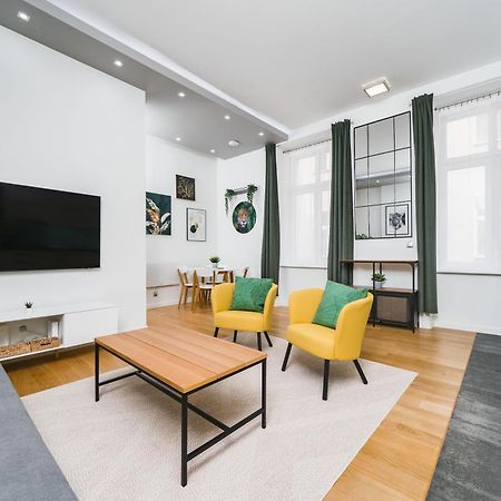 Old Town Luxe Retreat - King Bed - Steps To Main Square Διαμέρισμα Krasków Εξωτερικό φωτογραφία