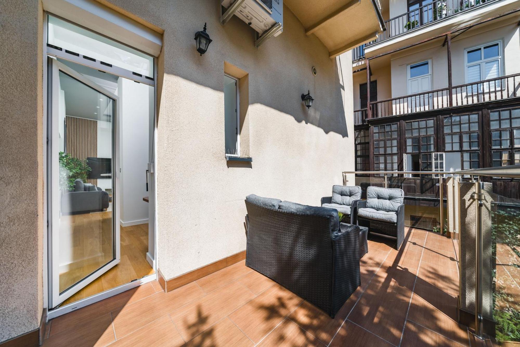 Old Town Luxe Retreat - King Bed - Steps To Main Square Διαμέρισμα Krasków Εξωτερικό φωτογραφία