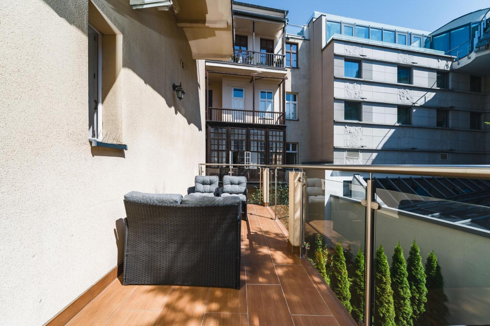 Old Town Luxe Retreat - King Bed - Steps To Main Square Διαμέρισμα Krasków Εξωτερικό φωτογραφία