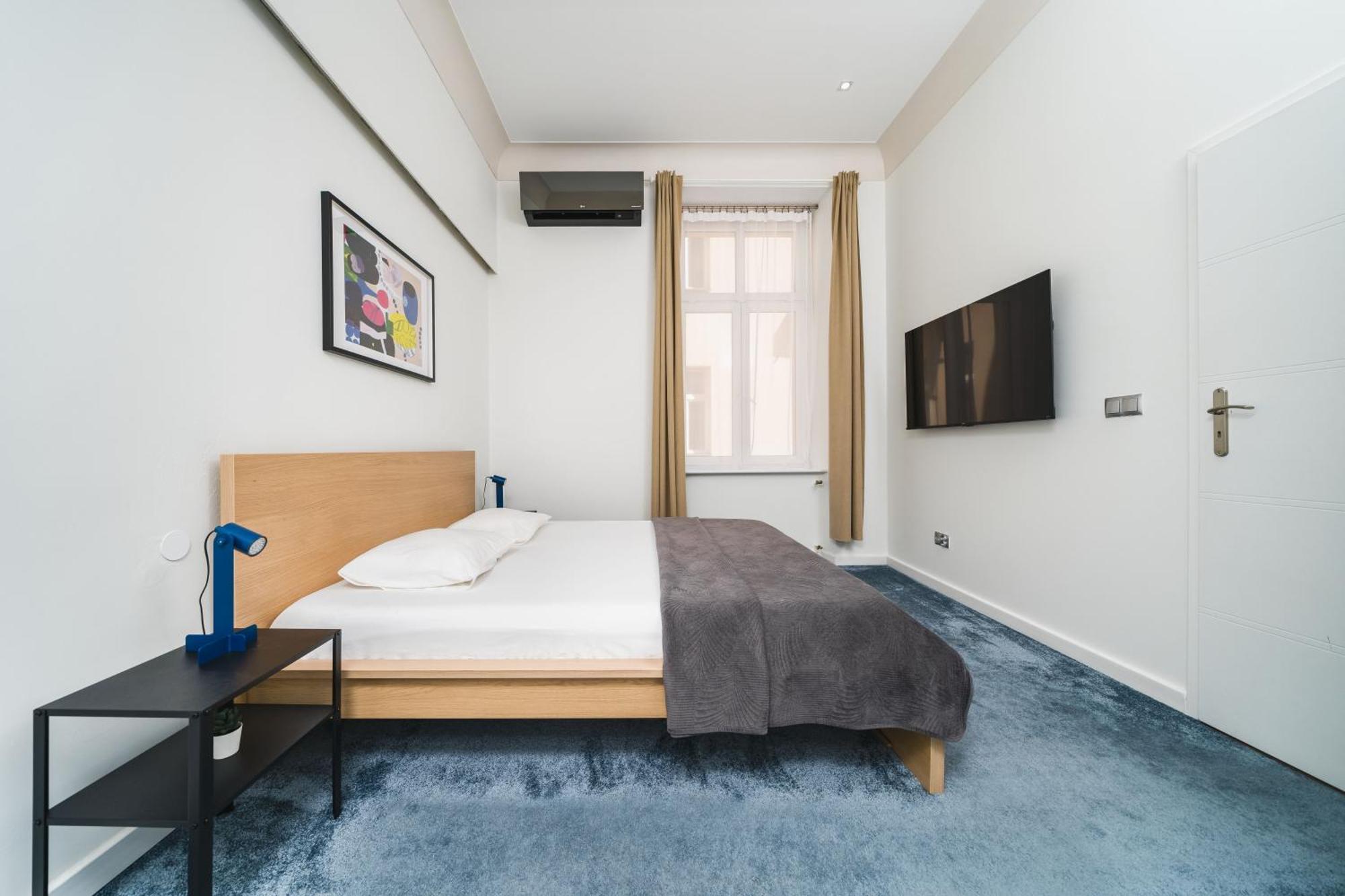 Old Town Luxe Retreat - King Bed - Steps To Main Square Διαμέρισμα Krasków Εξωτερικό φωτογραφία