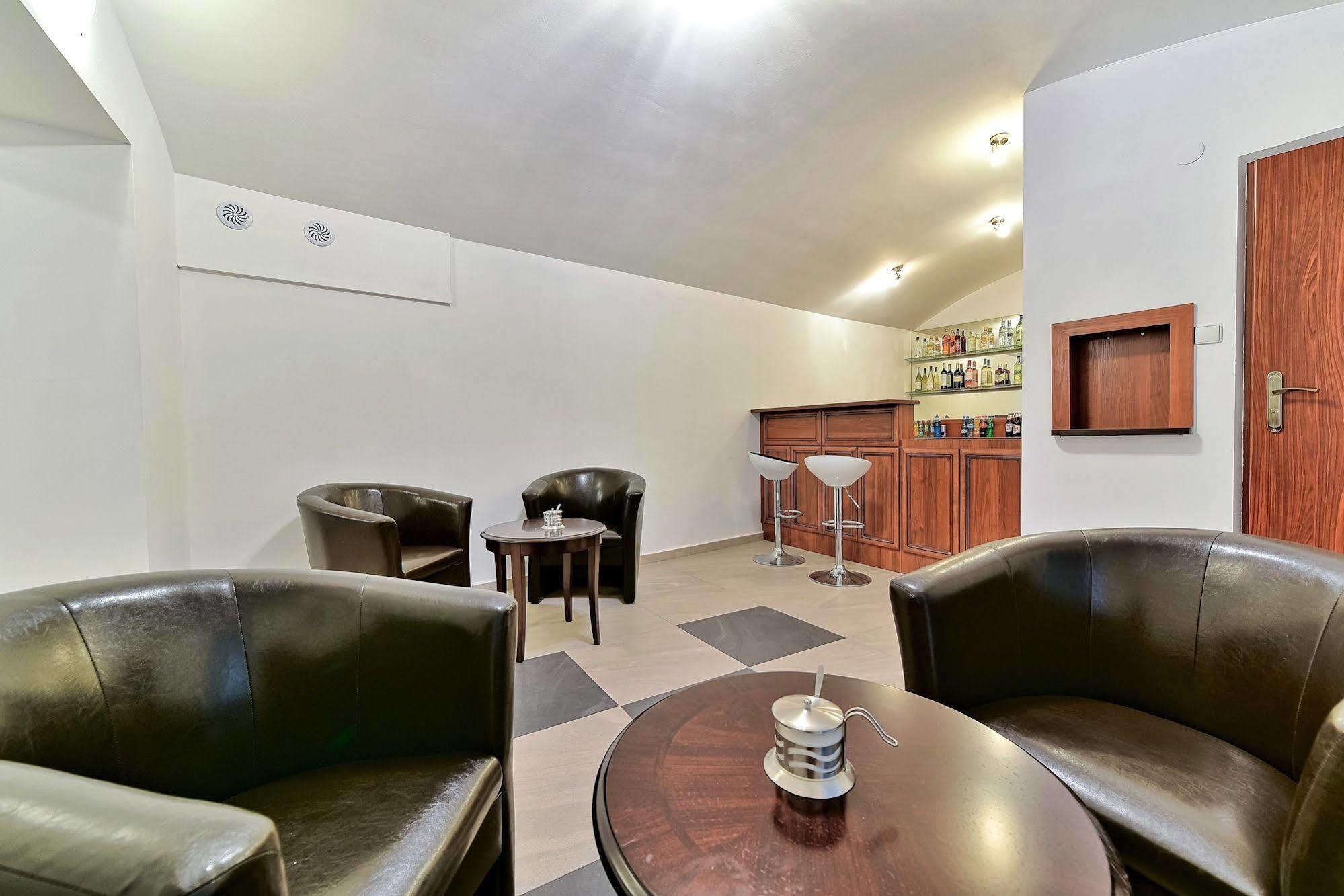 Old Town Luxe Retreat - King Bed - Steps To Main Square Διαμέρισμα Krasków Εξωτερικό φωτογραφία