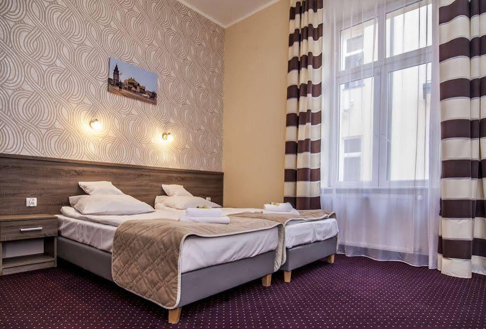 Old Town Luxe Retreat - King Bed - Steps To Main Square Διαμέρισμα Krasków Εξωτερικό φωτογραφία