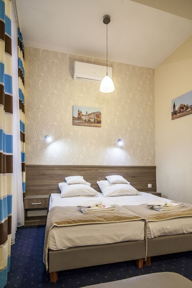 Old Town Luxe Retreat - King Bed - Steps To Main Square Διαμέρισμα Krasków Εξωτερικό φωτογραφία